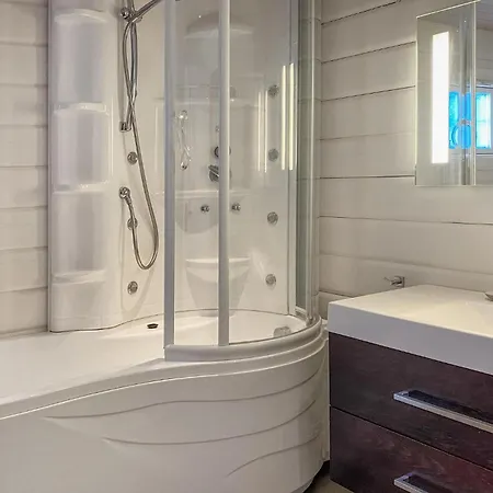 度假居 4 Bedroom Awesome In *
